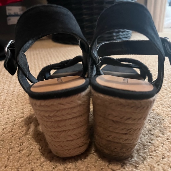 Women’s Wedge Sandals - Picture 3 of 4